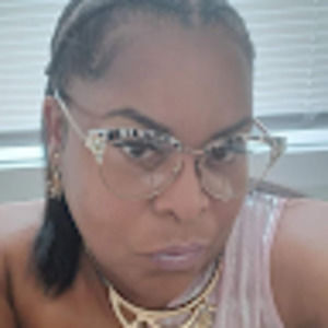 Meet your Posher, Yolanda